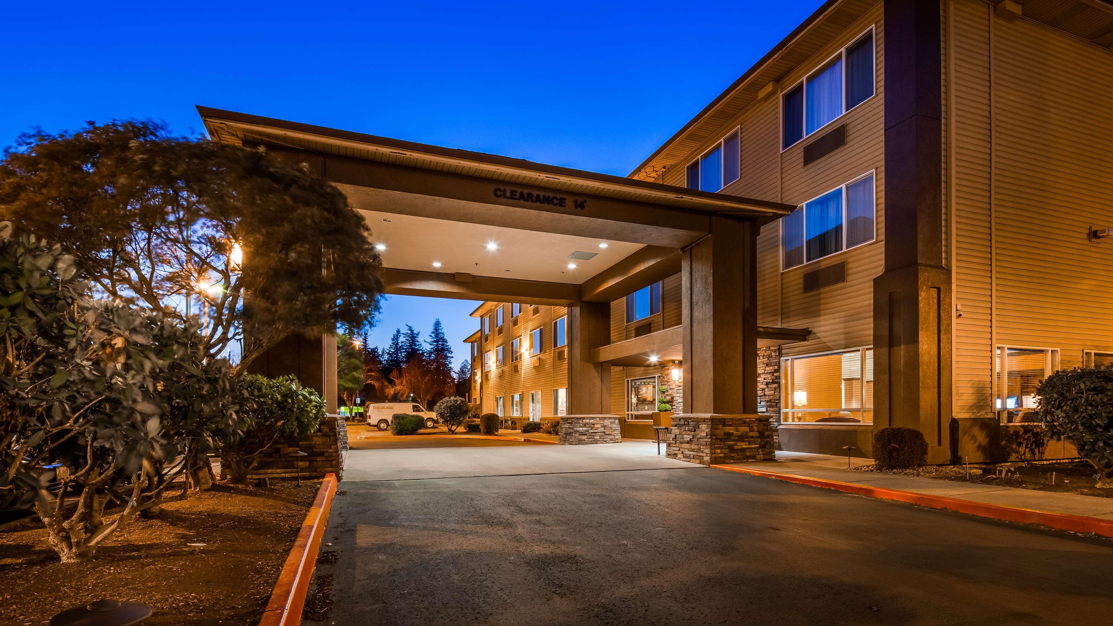 Best Western Cascade Inn & Suites Troutdale Esterno foto