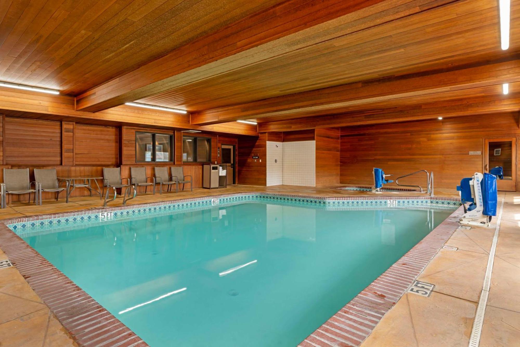 Best Western Cascade Inn & Suites Troutdale Esterno foto