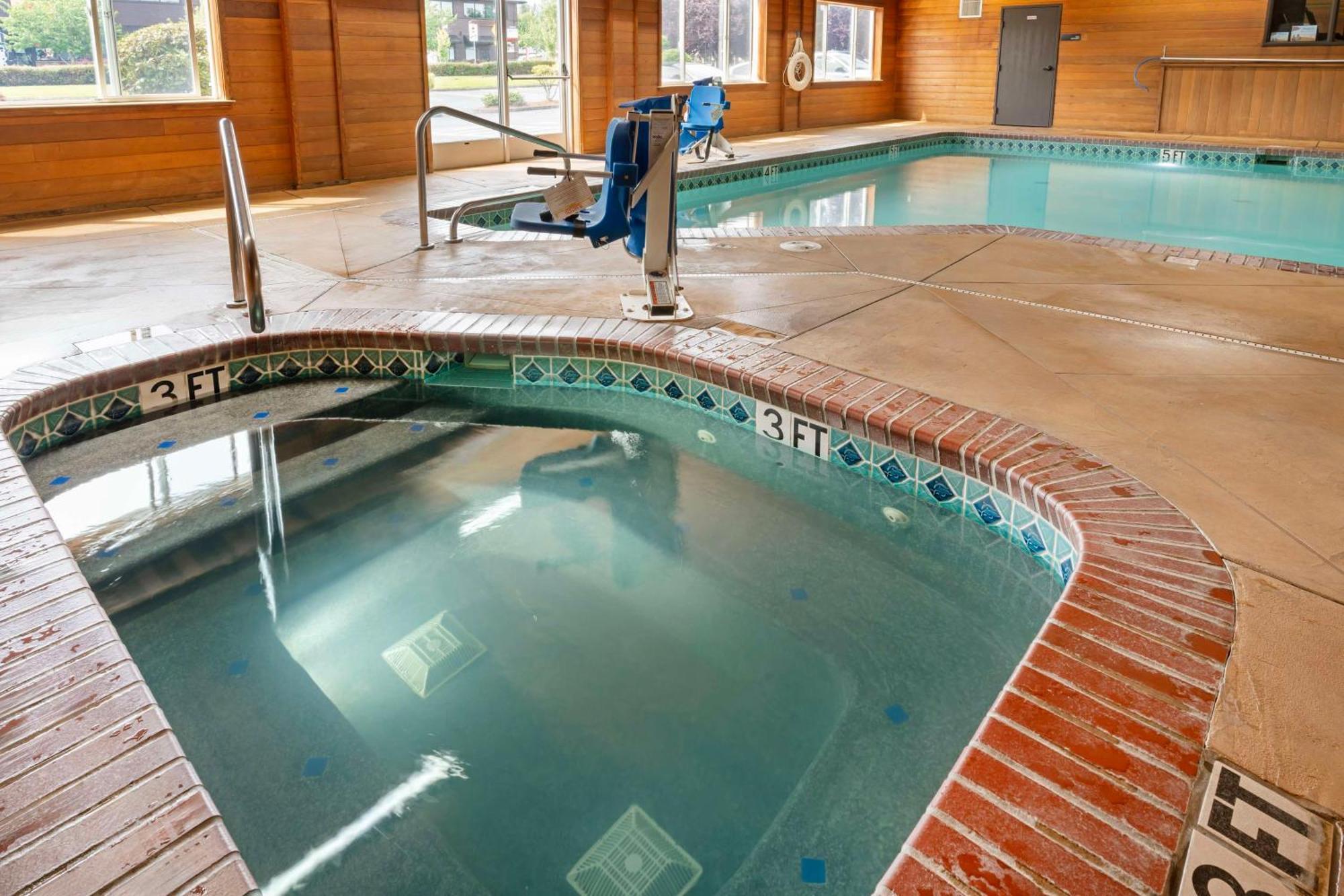 Best Western Cascade Inn & Suites Troutdale Esterno foto