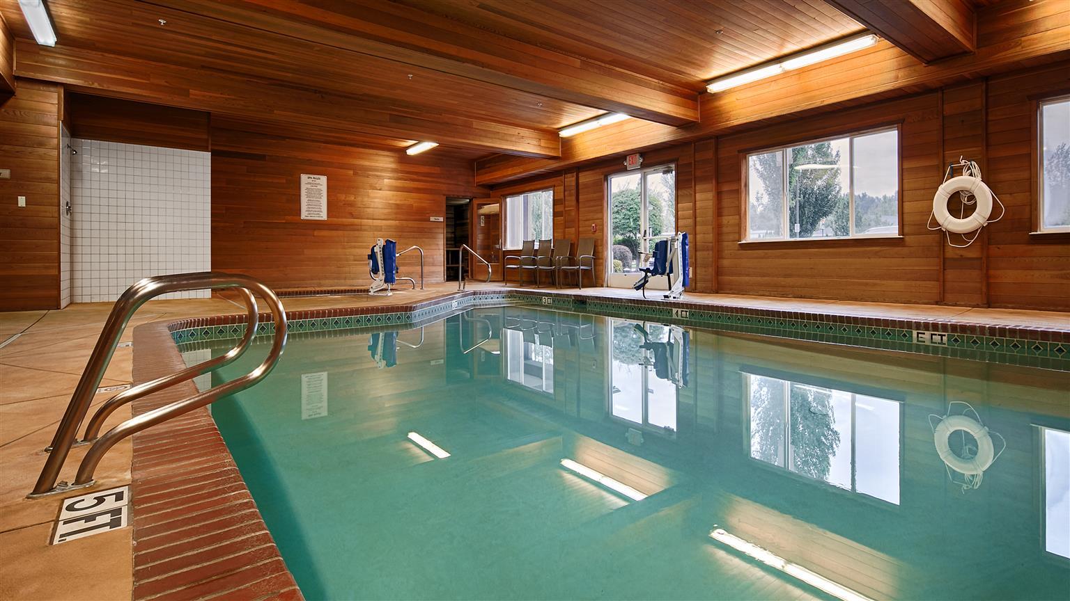 Best Western Cascade Inn & Suites Troutdale Esterno foto