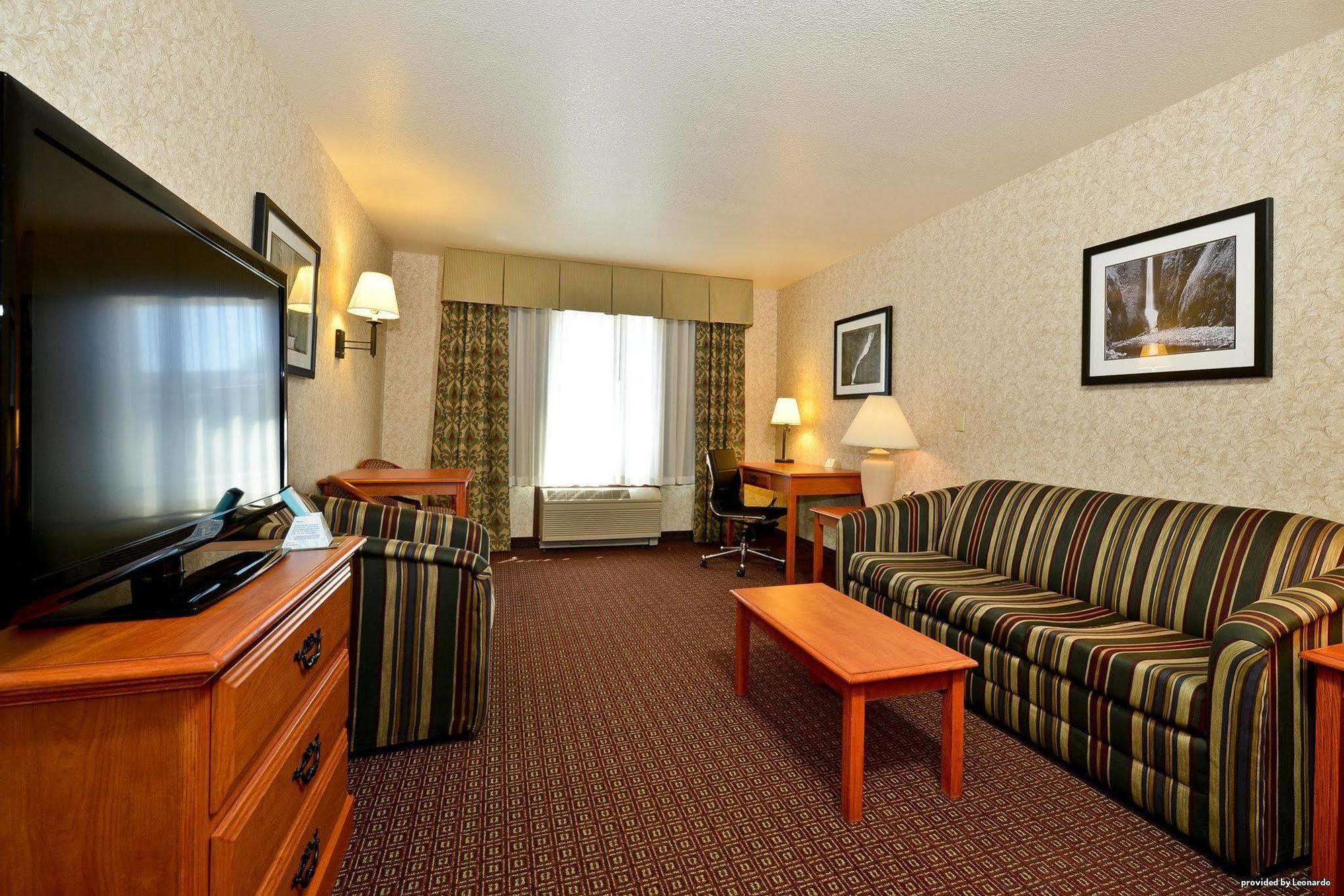 Best Western Cascade Inn & Suites Troutdale Esterno foto